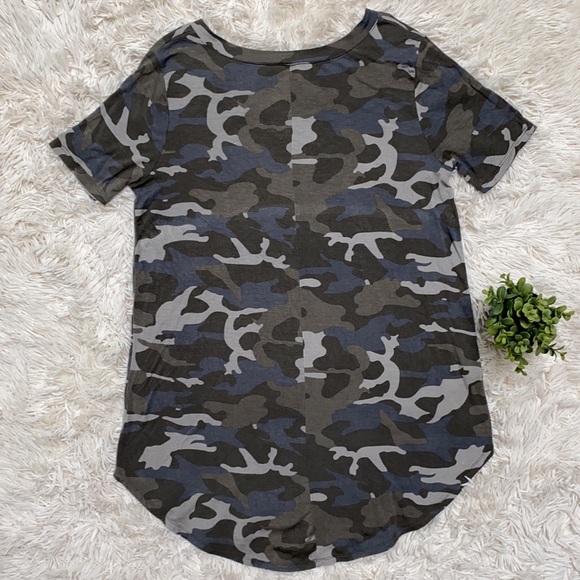 Zenana Premium V-neck Tee 💗 Camouflage - Picture 5 of 11